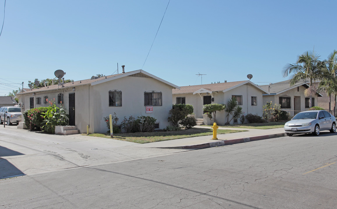 6218 Gifford Ave in Bell, CA - Building Photo