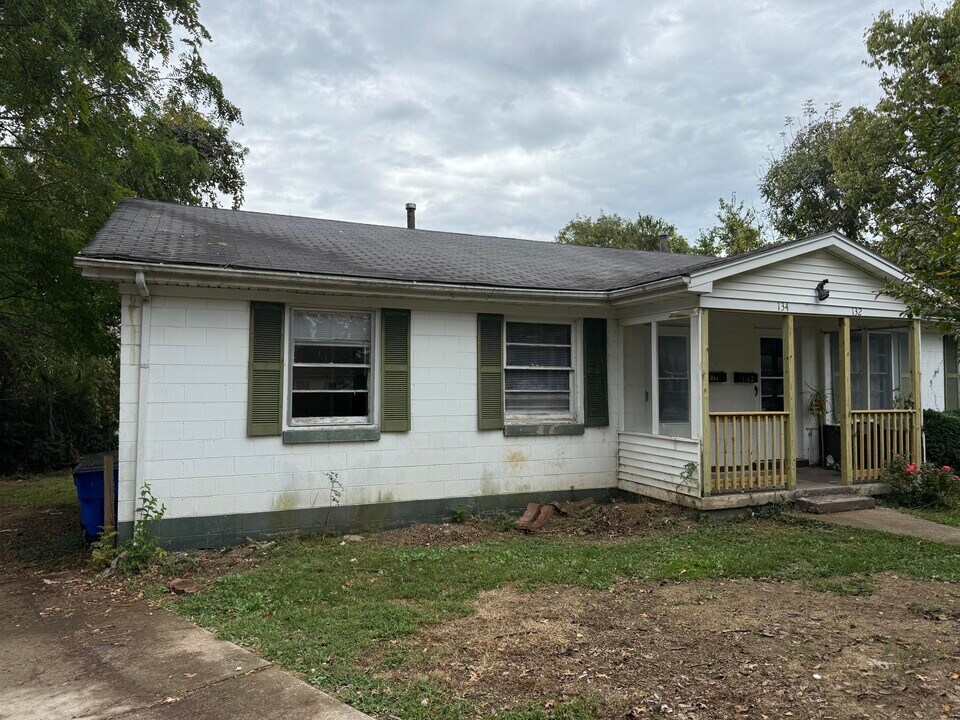 134 Halls Ln in Lexington, KY - Building Photo