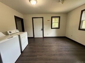 241 White Bridge Rd in Middletown, NY - Building Photo - Building Photo
