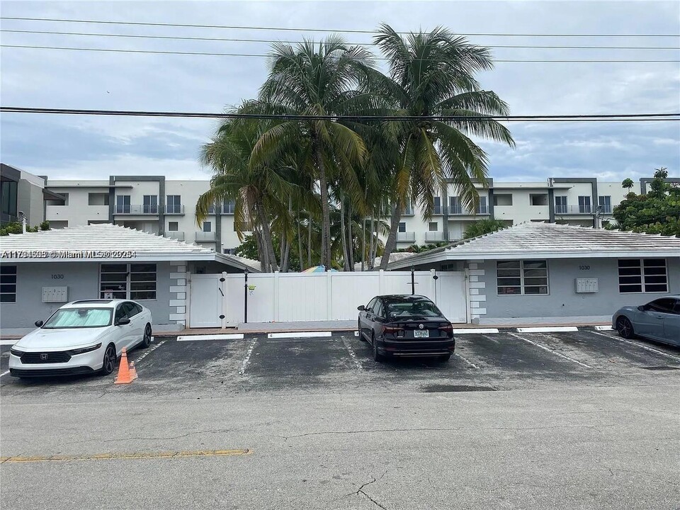 1030 N Victoria Park Rd in Fort Lauderdale, FL - Building Photo