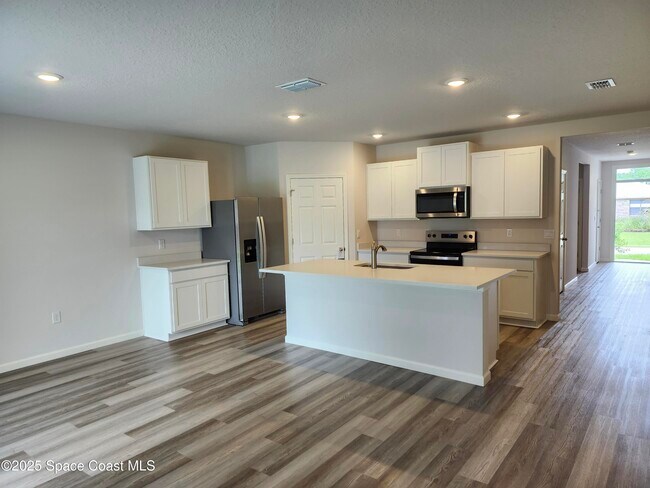 450 Awin Cir SE in Palm Bay, FL - Building Photo - Building Photo