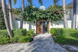 4117 Belair Ln in Naples, FL - Foto de edificio - Building Photo