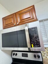 419 S M St, Unit B in Lake Worth Beach, FL - Building Photo - Building Photo