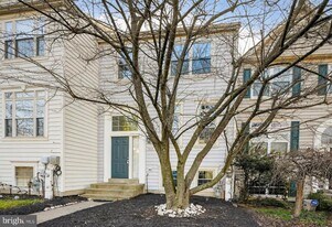 7207 Solar Walk in Columbia, MD - Building Photo