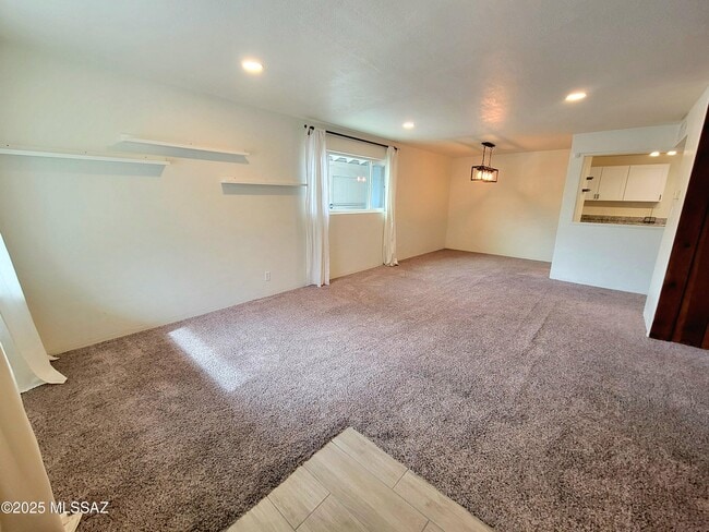 property at 5352 E Waverly St
