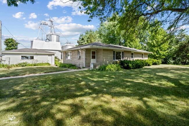 29221 Wilton Rd in Manhattan, IL - Building Photo - Building Photo