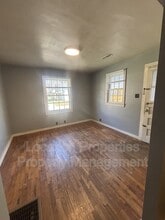 121 W 14th St in Lawrence, KS - Foto de edificio - Building Photo