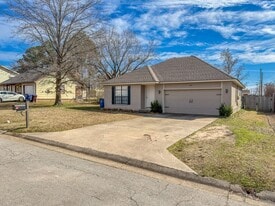 700 Cedar Ln in Fort Smith, AR - Building Photo