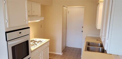 511 Cambridge Dr in Richardson, TX - Building Photo - Building Photo