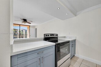 14601 N Kendall Dr in Miami, FL - Building Photo - Building Photo