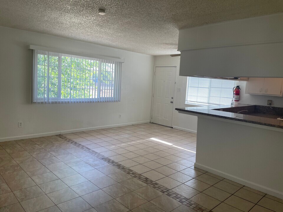 26 Nedra Ct, Unit Nedra court in Sacramento, CA - Building Photo