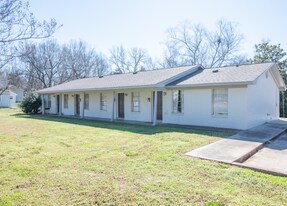 300 Green St in Starkville, MS - Building Photo