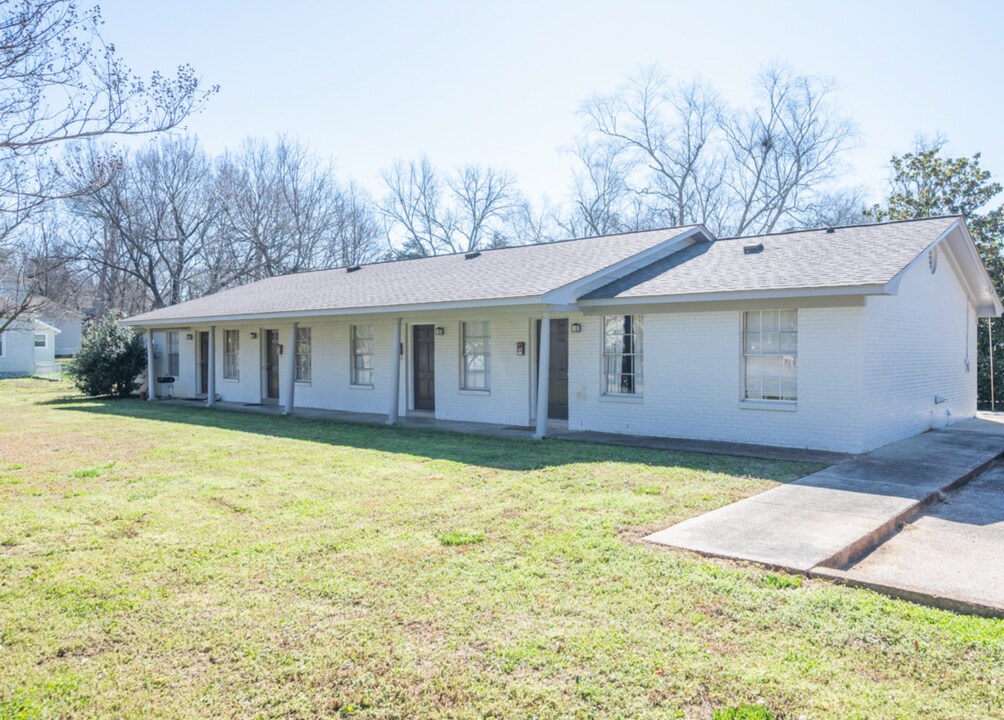 300 Green St in Starkville, MS - Building Photo