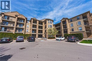 2055 Appleby Line in Burlington, ON - Building Photo