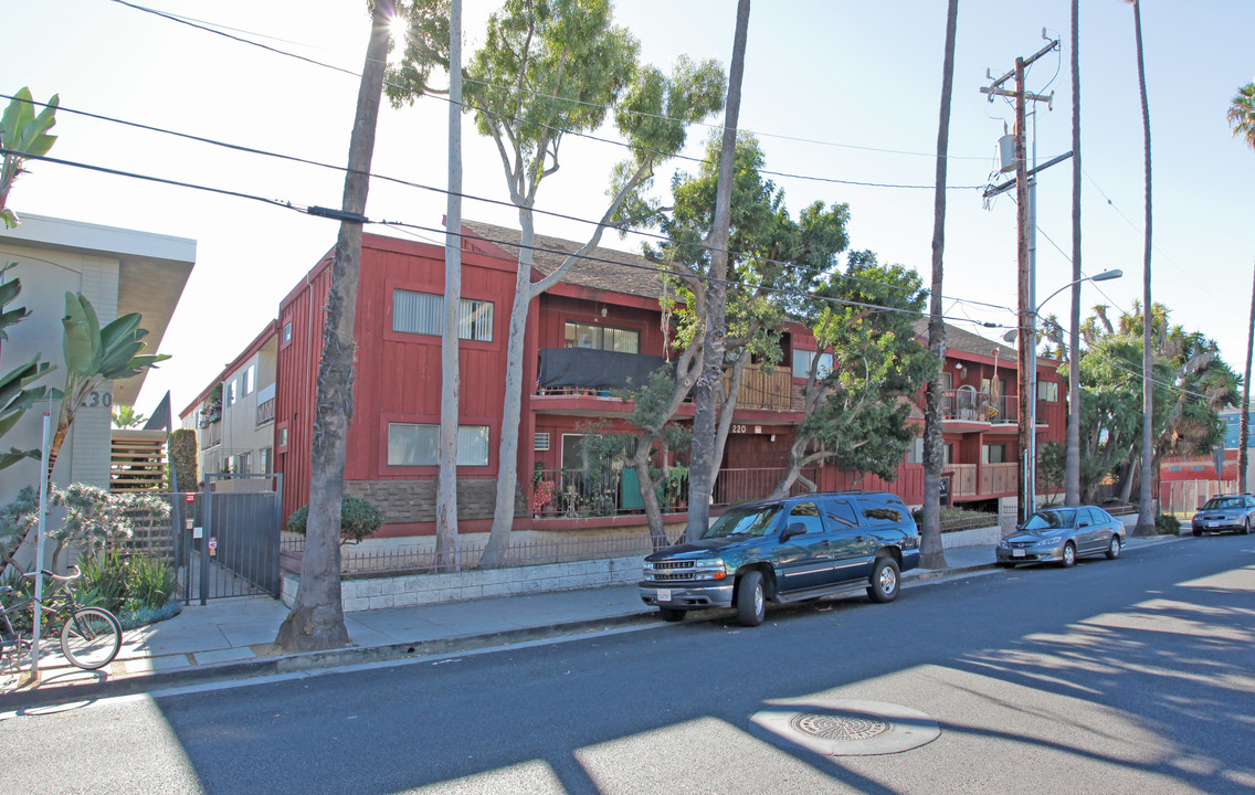 220 BAY St in Santa Monica, CA - Building Photo