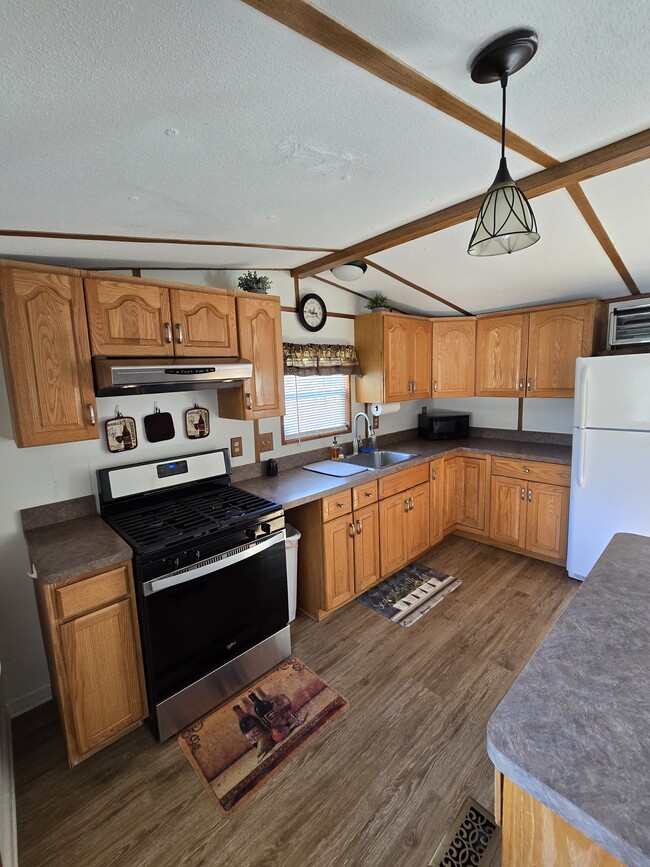 181 Southerton Ln in Greentown, PA - Building Photo - Building Photo