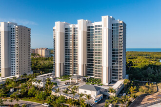 Kalea Bay Tower in Naples, FL - Foto de edificio - Building Photo