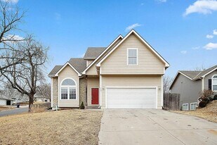 733 Fir St in Eudora, KS - Building Photo