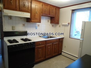 11 Brattle St-Unit -4 in Arlington, MA - Foto de edificio - Building Photo