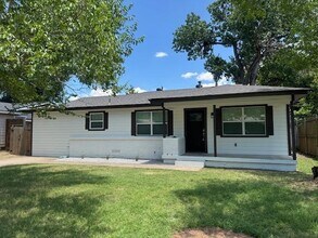 320 Anderson Dr in Hurst, TX - Building Photo - Building Photo