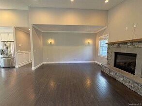 1019 Grove St in Mamaroneck, NY - Building Photo - Building Photo