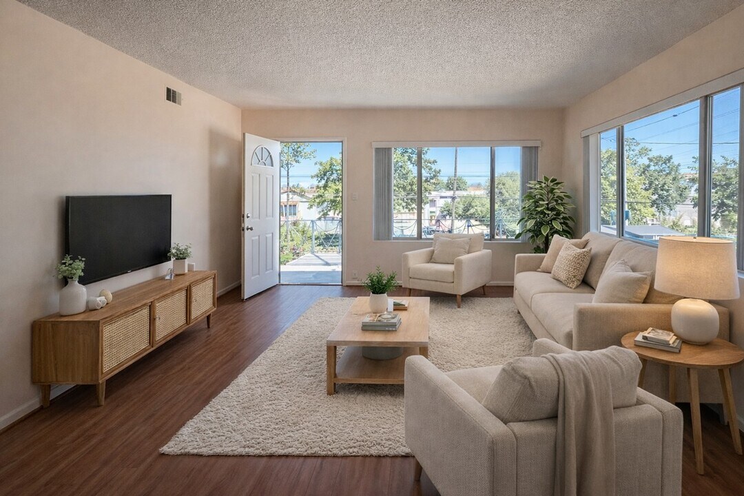 802 Fischer St, Unit B in Glendale, CA - Building Photo