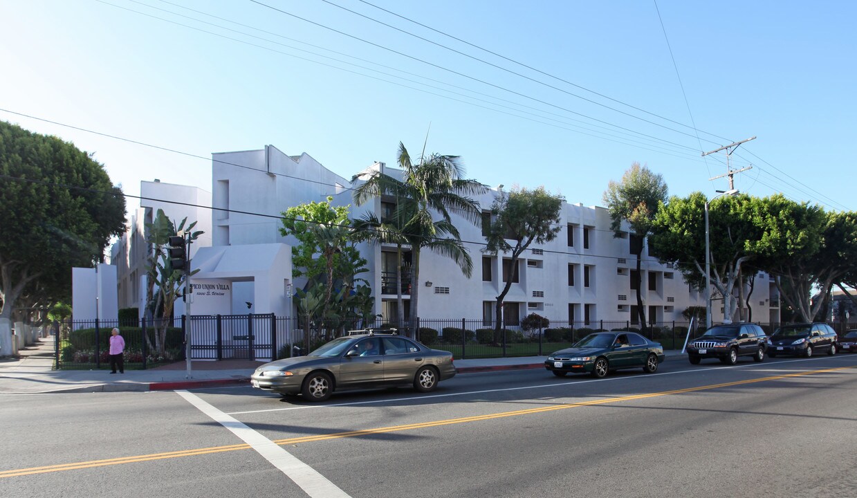 Pico Union Villas in Los Angeles, CA - Building Photo