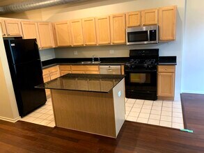 1000 E 53rd St, Unit 1 in Chicago, IL - Foto de edificio - Building Photo