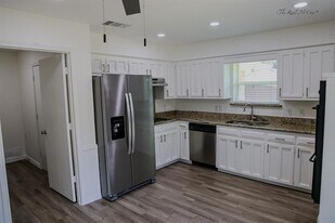 2122 Teakwood Ln in Plano, TX - Building Photo