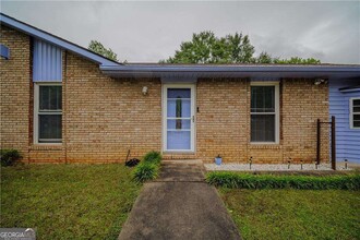 2818 Kensington Way in Rex, GA - Building Photo - Building Photo