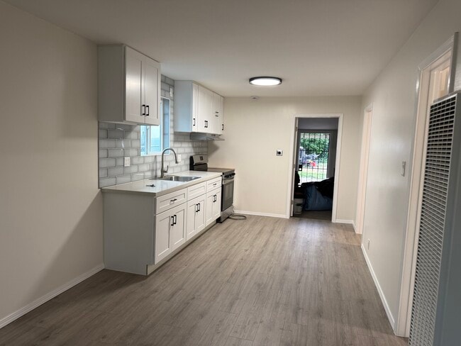 148 E 15th St in Pittsburg, CA - Building Photo - Building Photo