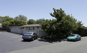 660-690 Lincoln Rd E in Vallejo, CA - Building Photo - Building Photo