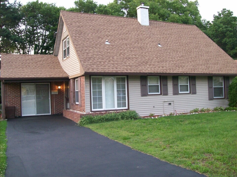 75 Baldwin Ln in Willingboro, NJ - Building Photo