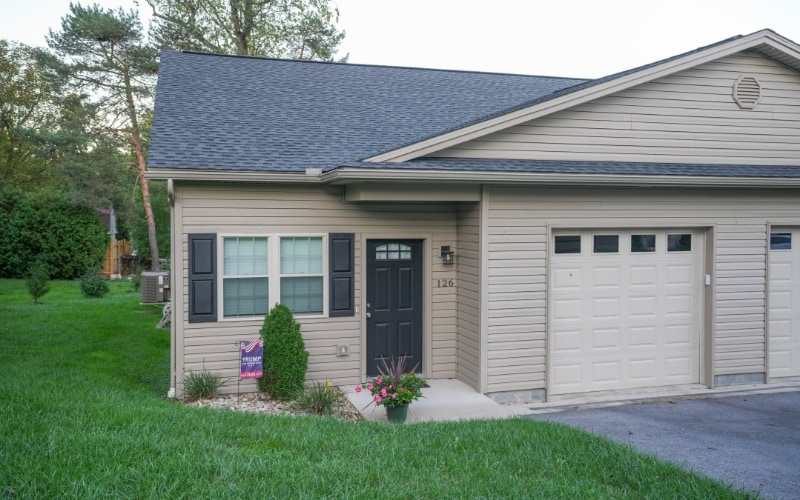 126 S Beckman Dr in Altoona, PA - Foto de edificio