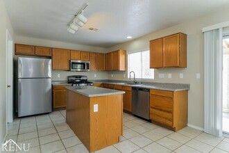 4351 Sunrise Shores Ave in North Las Vegas, NV - Building Photo - Building Photo