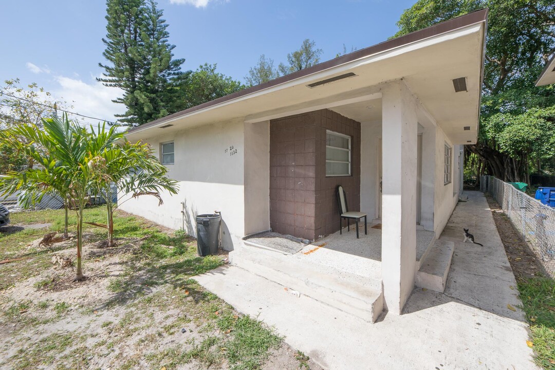 11320 Peachtree Dr in Miami, FL - Building Photo