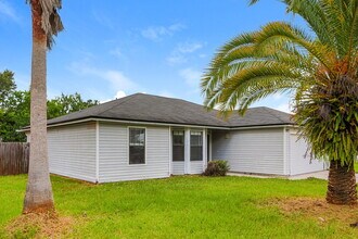 1977 Apopka Dr in Middleburg, FL - Building Photo - Building Photo