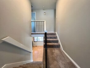 1061 SW Chastain Dr in Gresham, OR - Building Photo - Building Photo