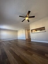 Pine Village Apartments in El Paso, TX - Foto de edificio - Building Photo