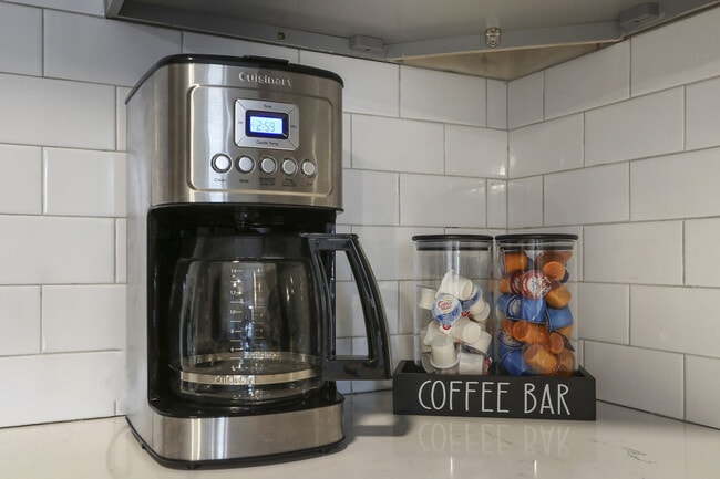 1009 Front St in Lisle, IL - Foto de edificio - Building Photo