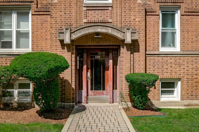 658 W Oakdale Ave in Chicago, IL - Building Photo - Building Photo