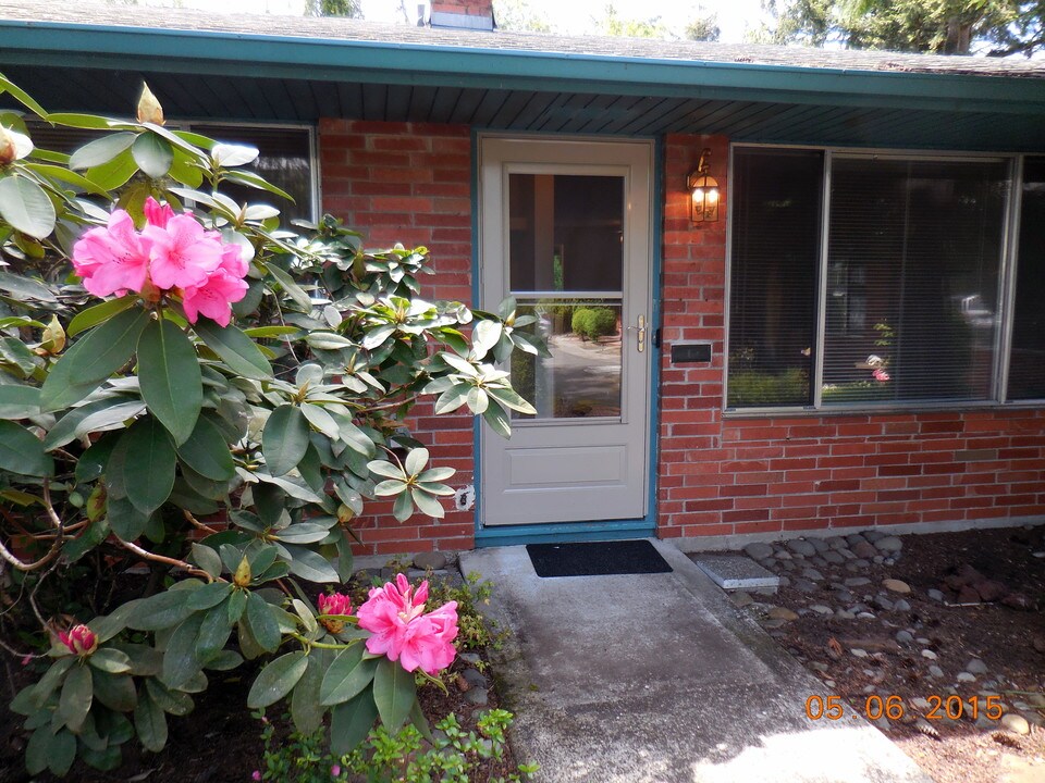 11221 NE Glisan St-Unit -4 in Portland, OR - Building Photo