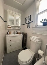 12 Barton St W in Hamilton, ON - Building Photo - Building Photo