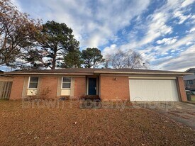 6552 Grist Mill Rd in Fayetteville, NC - Building Photo