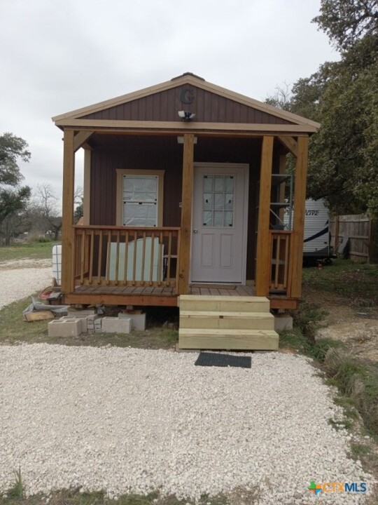 214 Clark St E in Canyon Lake, TX - Building Photo