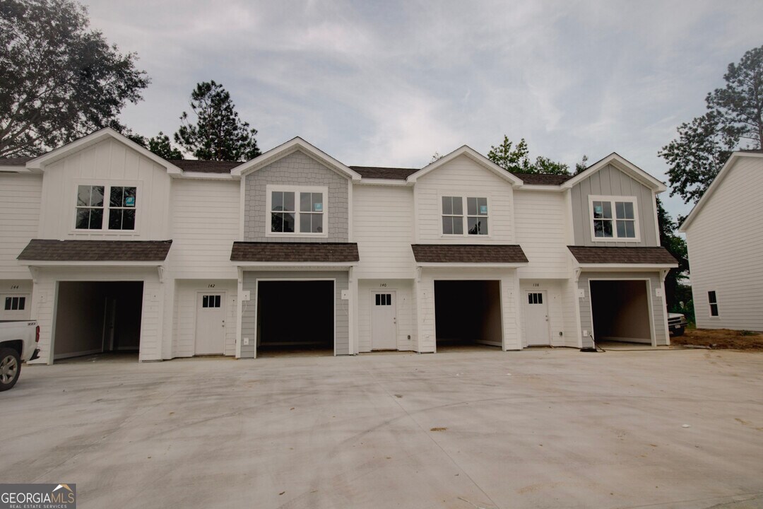 142 Gentilly Rd in Statesboro, GA - Building Photo