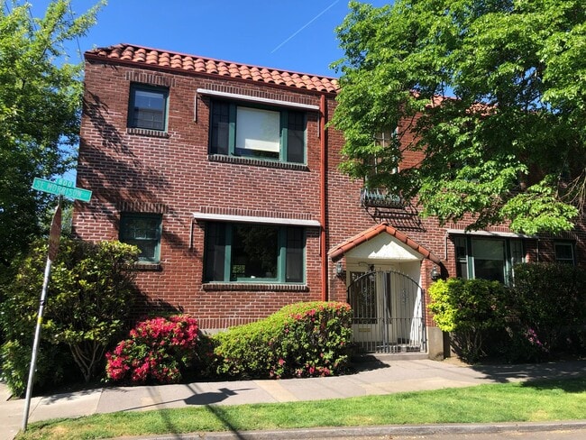 property at 3005-3013-3013 SE Morrison St