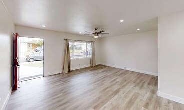 5118-5120 E Falls View Dr in San Diego, CA - Building Photo - Building Photo