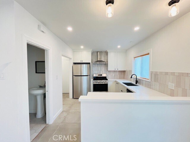 1946 S Bronson Ave in Los Angeles, CA - Building Photo - Building Photo