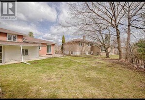 130 Amberjack Blvd in Toronto, ON - Building Photo